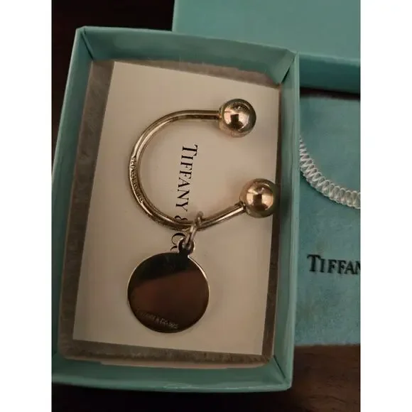 2x Tiffany & Co. Sterling Silver Round Tag Screwball Key Ring With Box - Picture 3 of 3